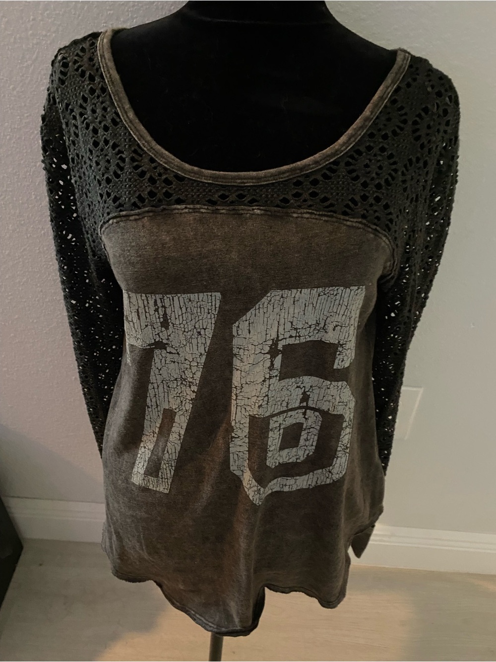 Women's Distressed Black Crochet-Sleeve Graphic Jersey Top - 76 Print